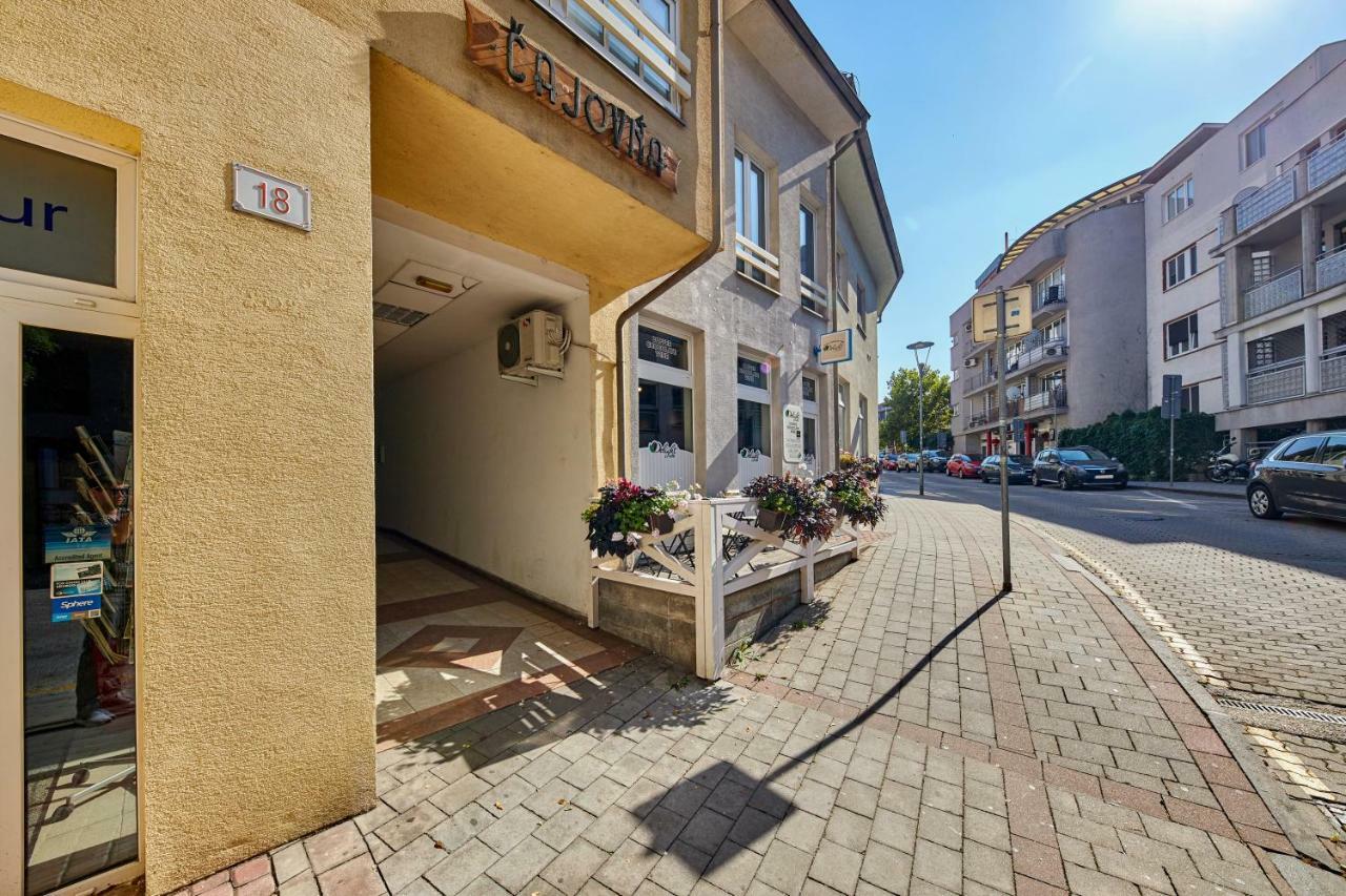Pineapple Apartment Bratislava Exterior foto